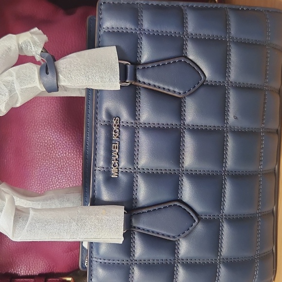 Michael Kors Quilted 2-Way Crossbody Bag! New With Tags! $558 Retail! Just $165! - Picture 12 of 12